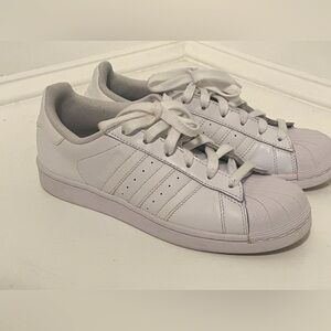 Adidas Superstar. Big Kid 6